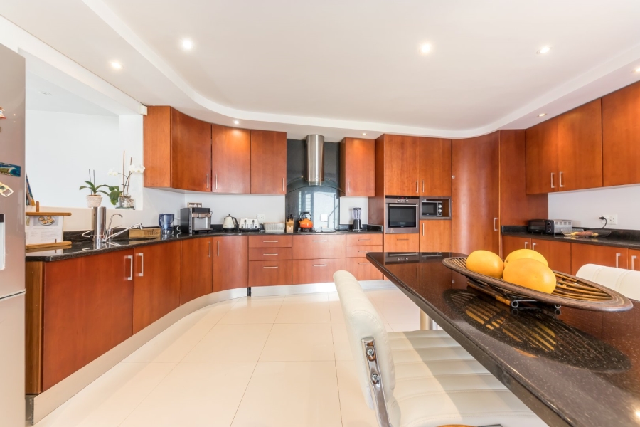 4 Bedroom Property for Sale in Green Point Western Cape